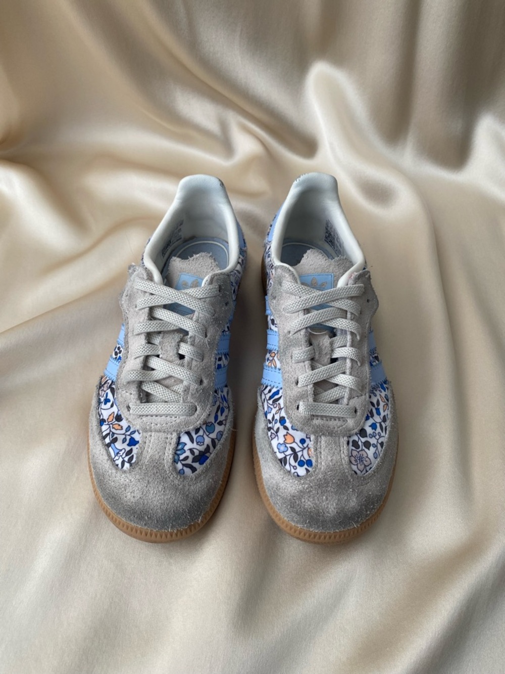adidas Kids Sneakers in Gray, Blue, White